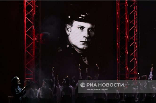 Назовите имя и фамилию начальника боевого штаба молодёжной подпольной антифашистской организации «Молодая гвардия», сумевшего избежать ареста нацистами и присоединившегося к советским войскам.