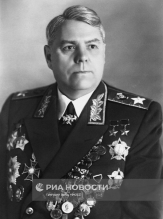 Назовите должность советского военачальника, представленного на фото, осуществлявшего общее руководство военными действиями в Дальневосточной кампании 1945 года.